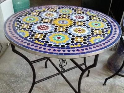 طاولات أنيقة بالزليج المغربي